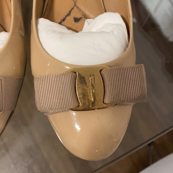 Ferragamo Varina in Nude Size 7.5 B - Picture 7 of 14